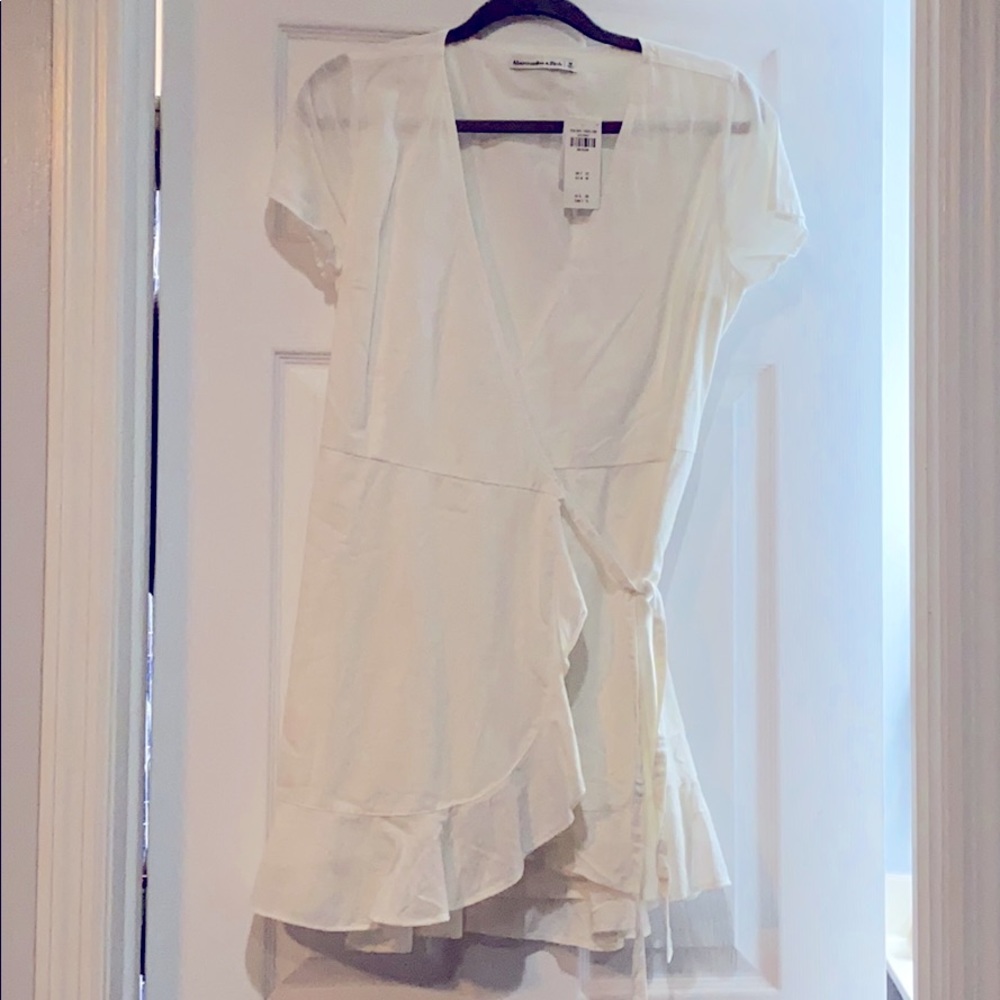 Abercrombie&Fitch White Wrap Dress Never Worn- Med